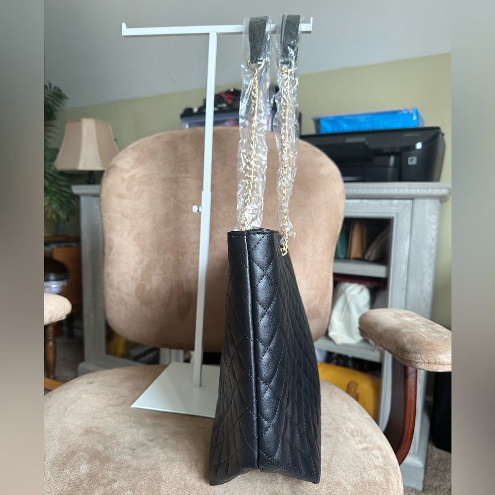 Badgley Mischka Elegant Black Quilted Chain Strap Large Tote Bag, New w/ Tag - Picture 6 of 9